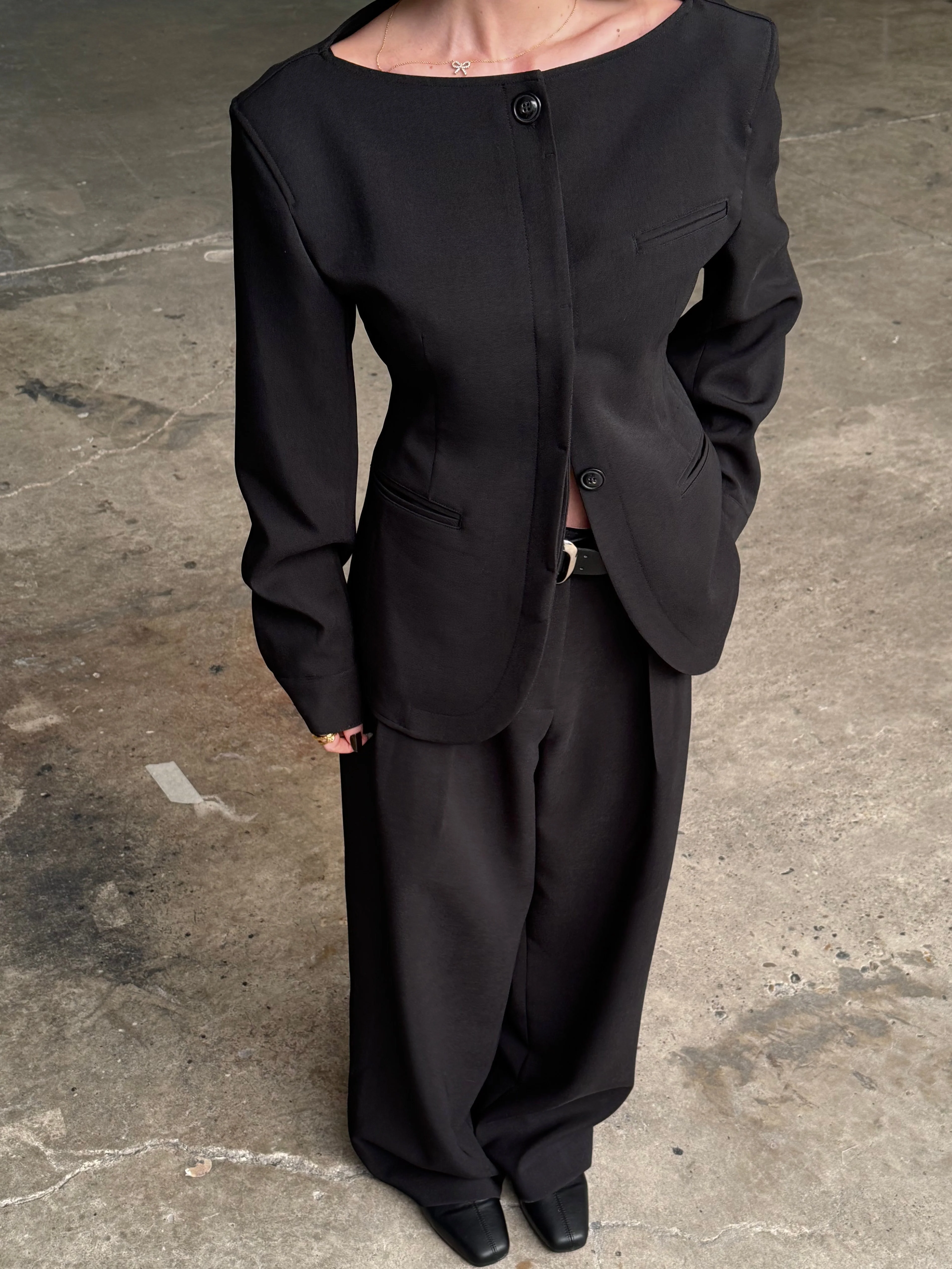 Boatneck Tailored Fitted Vest Black - Image 4
