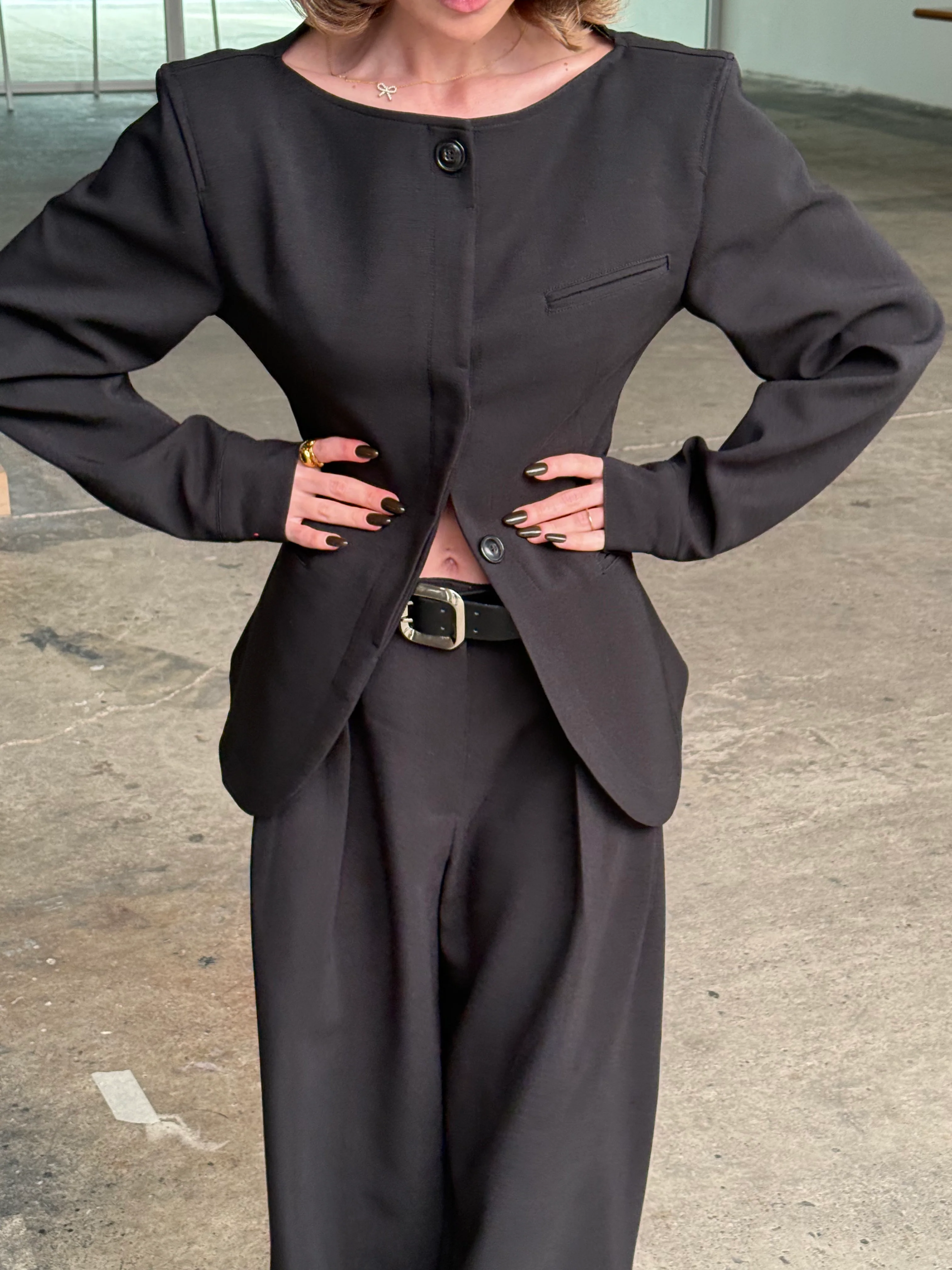 Boatneck Tailored Fitted Vest Black - Image 9